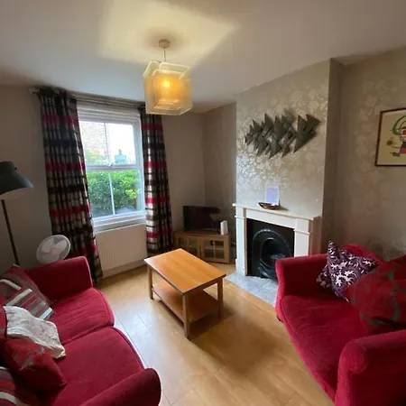 Nice 3 Bedroom House Ealing